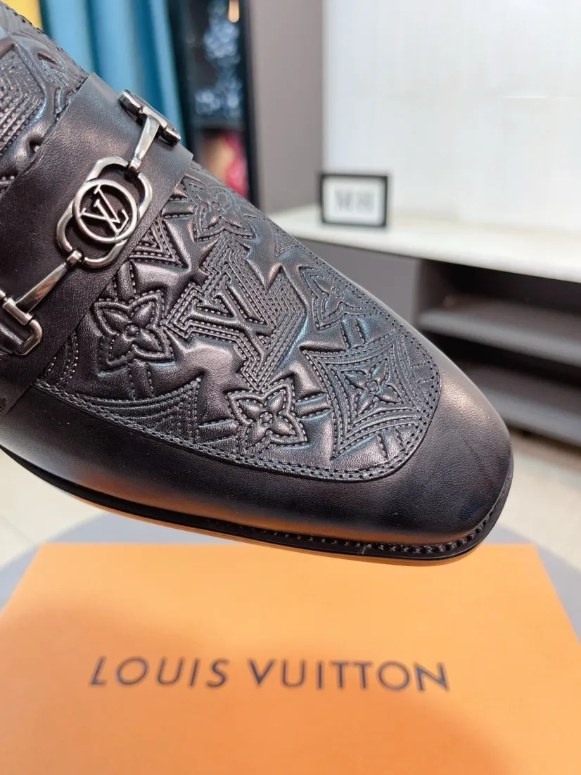 Men's men's shoes 💰500🌸🌸 [Louis Vuitton (LV)] High-end business formal leather shoes 🍀 luxurious and elegant style, both practicality and style, professional focus on details and quality, counter original 1⃣️: 1⃣️ ultra-accurate reproduction 👍🏻! Material: The upper is made of imported original calfskin➕imported Italian cowhide leather. Original anti-slip and wear-resistant outsole! Code number: 38--44 (45 customized)